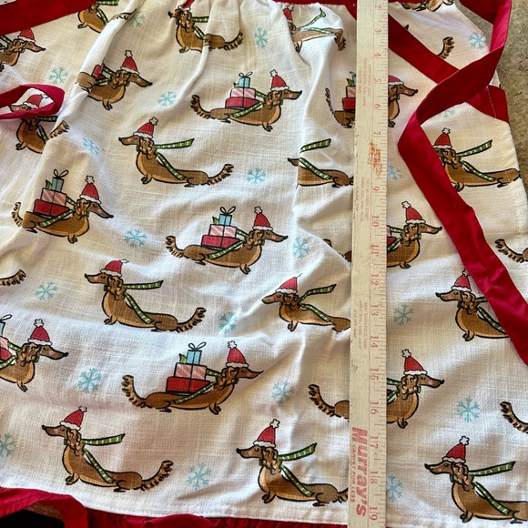 NWTs “Dachshund Through the Snow” cotton Christmas apron. - Picture 5 of 13